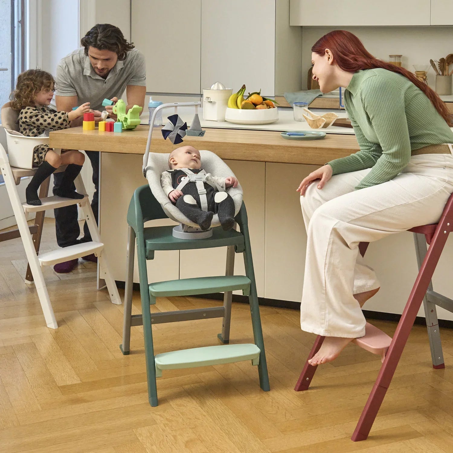chicco Crescendo Up Highchair Black